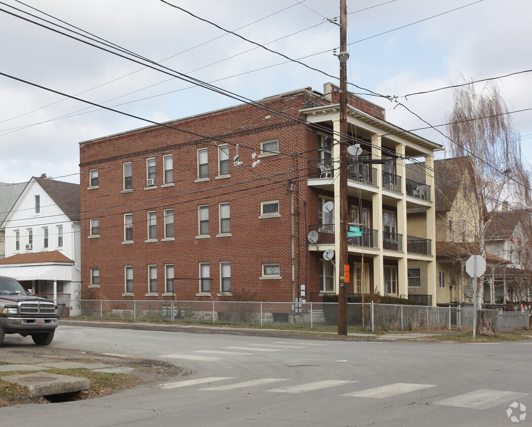 Primary Photo - 226 S Irving Ave
