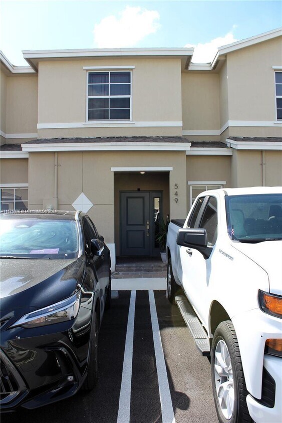 Foto principal - 549 NE 5th St