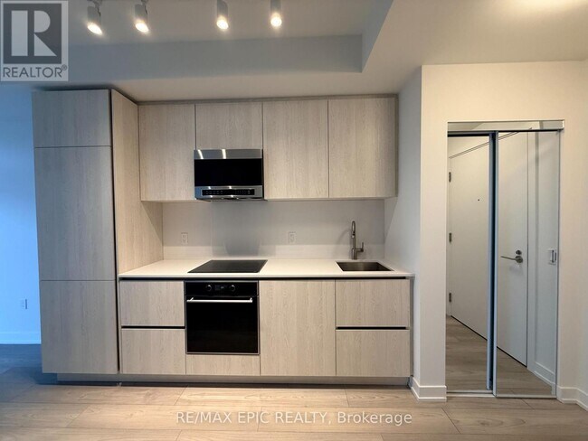 Photo du bâtiment - 120 Broadway Ave