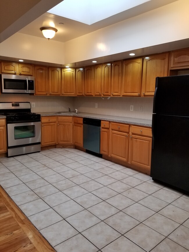 Open kitchen - 510 25th St