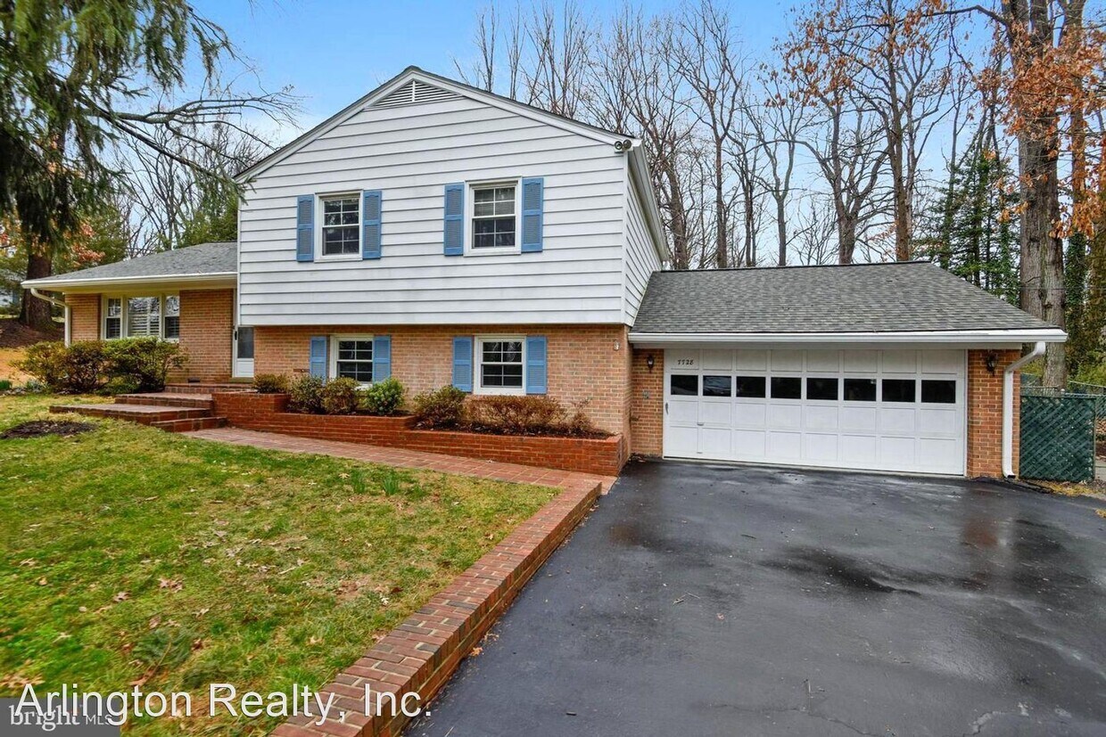 Foto principal - 4 br, 3 bath House - 7728 Oak St