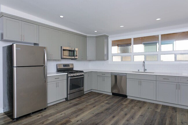 Building Photo - 677 S Lake Ave