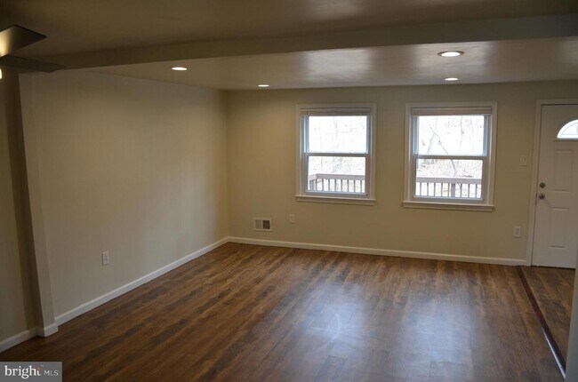 Building Photo - 1379 Potomac Heights Dr