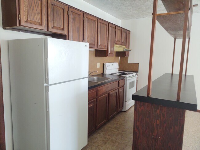 Kitchen - 513 W Chocolate Ave