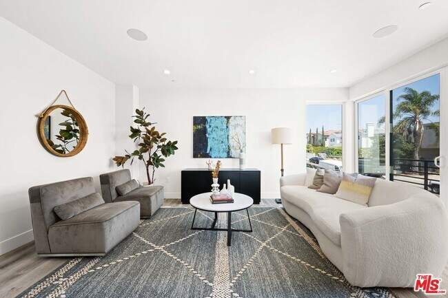 Foto del edificio - 2015 1/2-1951 Preuss Rd