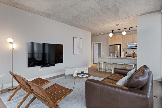 Building Photo - 1044 W Van Buren St