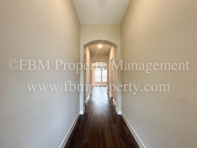 Building Photo - 335 Country Meadows Blvd