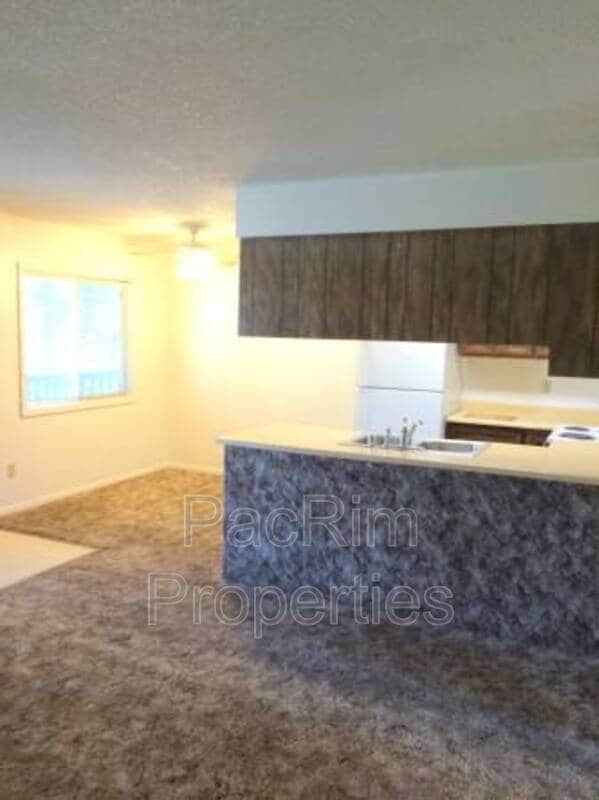 Building Photo - 143 W 11th Ave