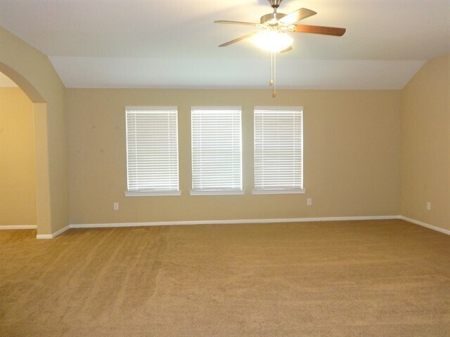 Foto del edificio - 28606 Lockeridge Farms Dr