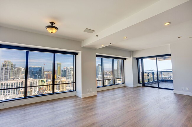 Building Photo - Stunning Harbor Club Luxury Condo with Pan...