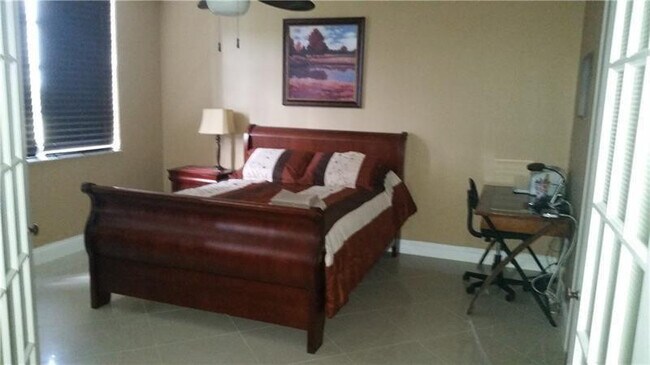 Foto del edificio - 625 Oaks Dr