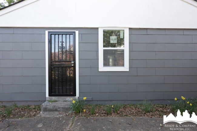 Building Photo - 2909 Flora Ave
