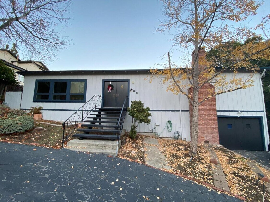 Primary Photo - 901 Holly Rd