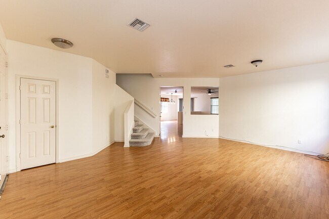 Foto del edificio - 10044 Winding River Rd