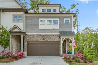 421 Retreat Lan - 421 Retreat Ln