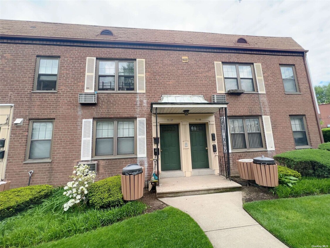 717 Park Dr E, Queens, NY 11367 Room for Rent in Queens, NY