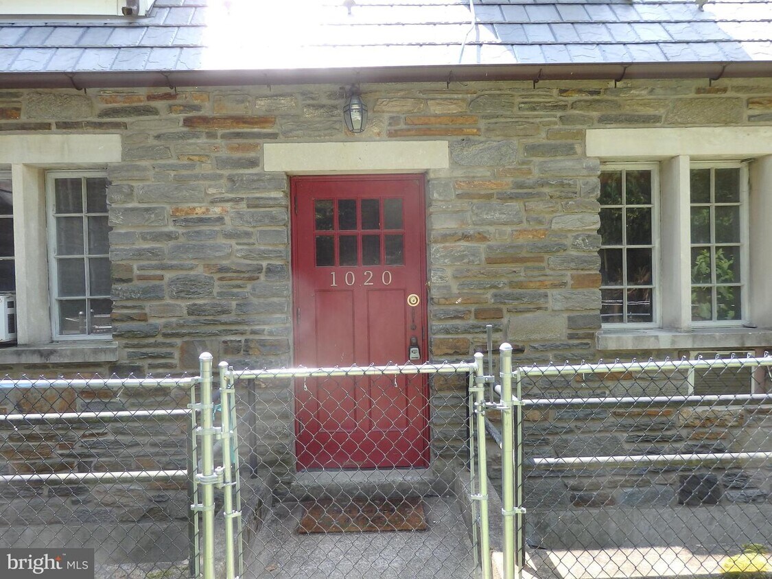 Foto principal - 1020 Remington Rd