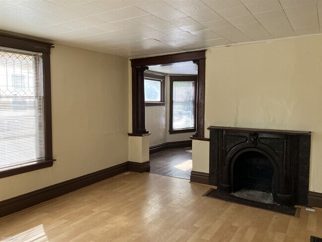 Foto del edificio - 3 br, 1 bath Duplex - 229 Douglas Ave Apt ...