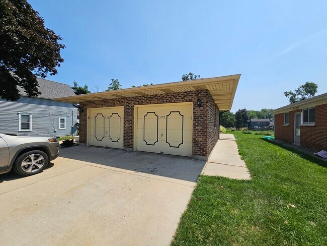 Building Photo - 129 McHenry Ave
