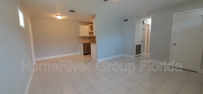 Building Photo - 3971 Queen Anne Dr