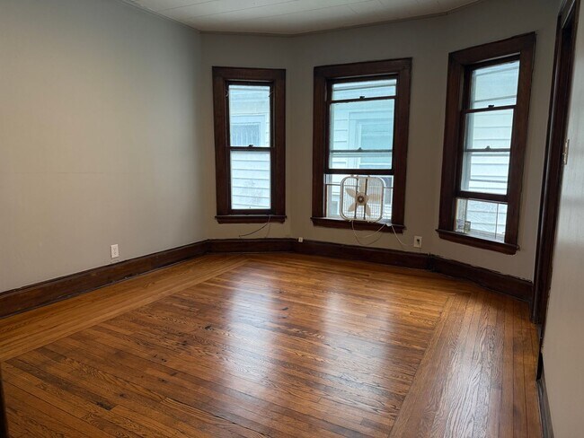 Foto del edificio - 825-827 Westcott Street