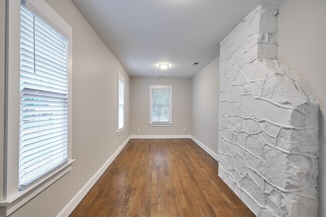 Building Photo - 2500 Vail Ave