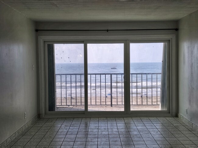 Building Photo - 7310 Seawall Blvd