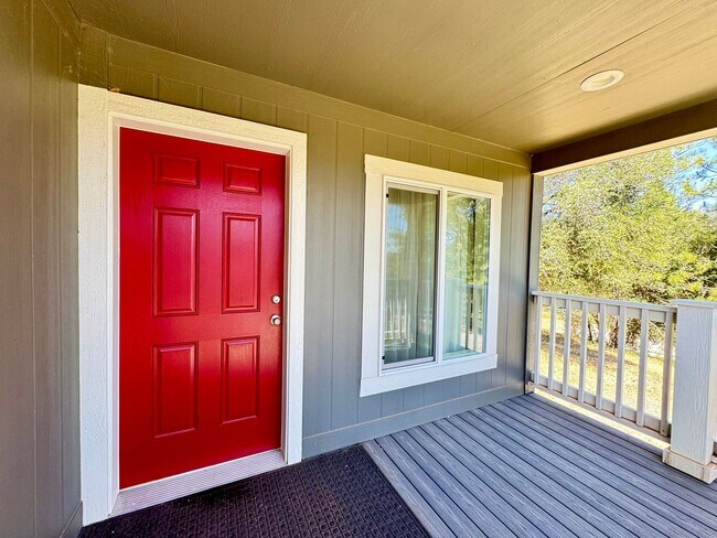 Building Photo - Farm cottage available!