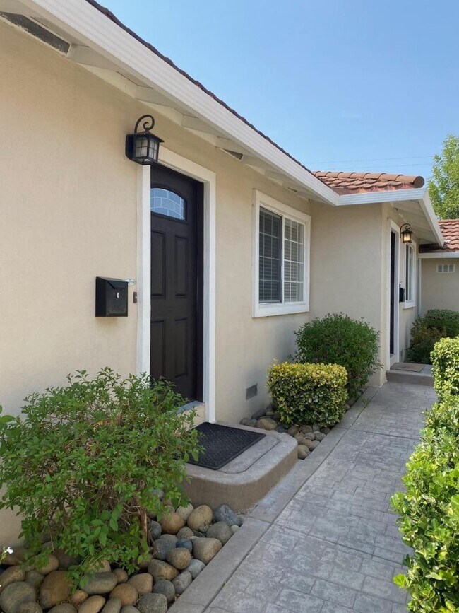 Photo - 4455 Hamilton Ave Apartment