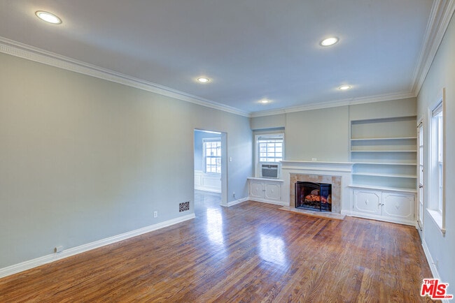 Building Photo - 127 N Harper Ave