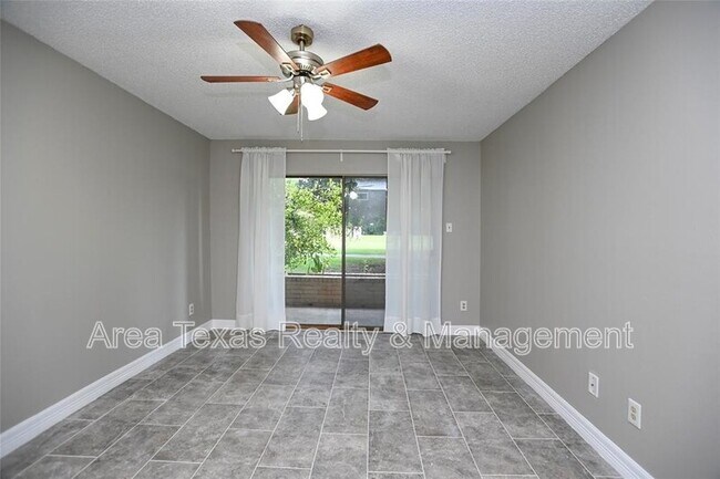 Building Photo - 8525 Sands Point Dr