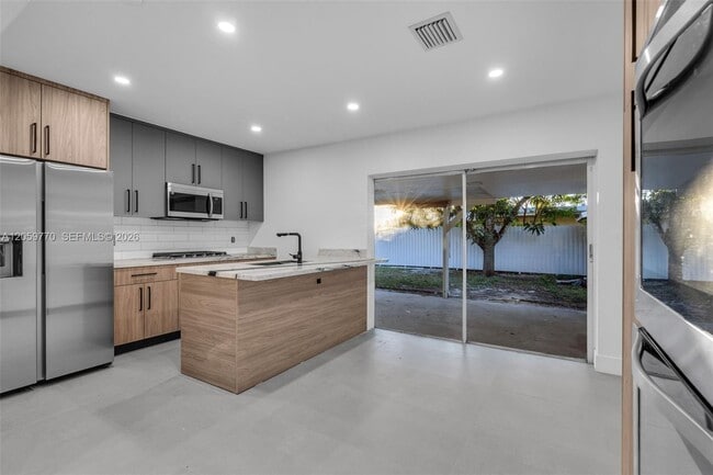 Foto del edificio - 730 NW 77th Way