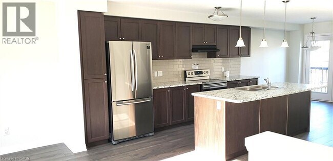 Building Photo - 158 S Creek Dr