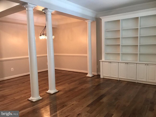 Building Photo - 2502 Brenton Point Dr