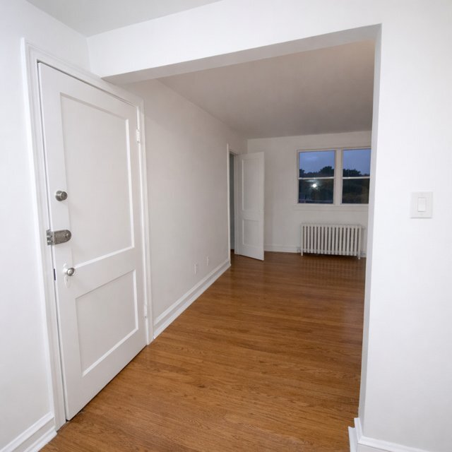 Foto del edificio - 7939 Pickering Ave