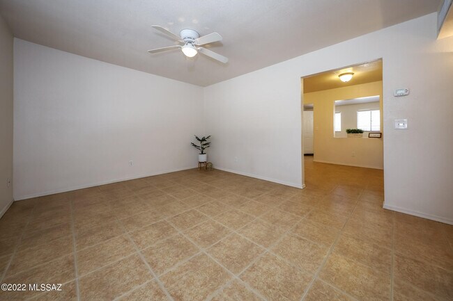 Building Photo - 3004 N Sparkman Blvd