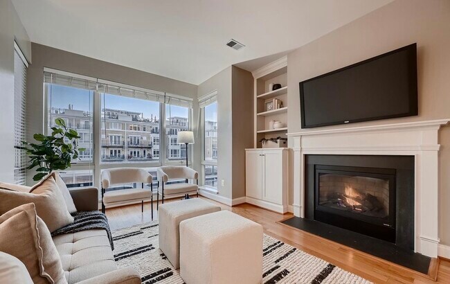 Building Photo - 628 Ponte Villas S