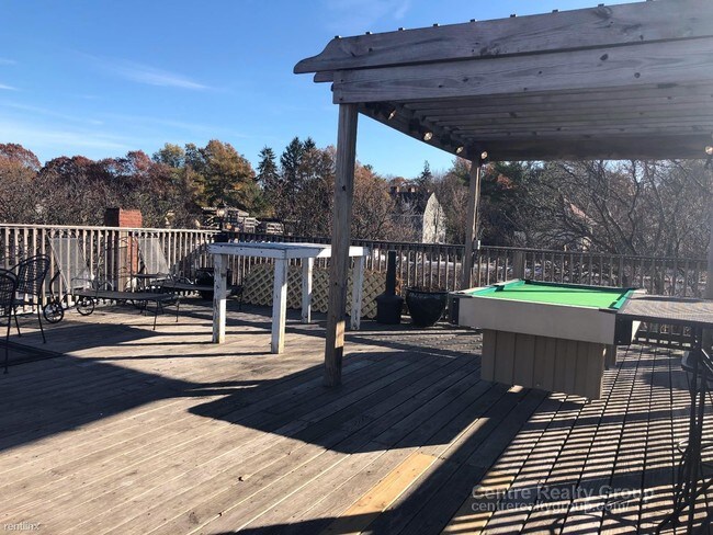 Foto del edificio - 5 br, 2 bath Apartment - 10 Strathmore Rd # 4