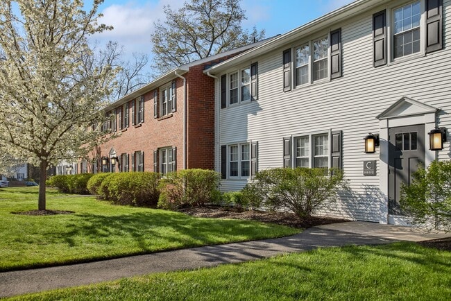 Building Photo - Avon Colonial Manor