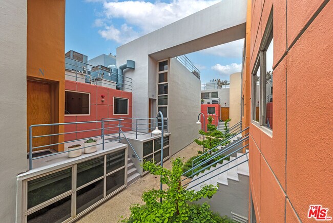 Building Photo - 2433 28th St