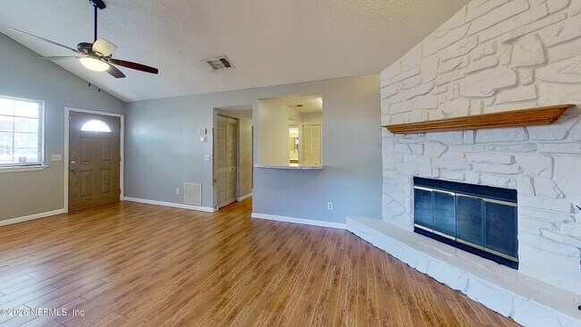 Foto del edificio - 2530 Whispering Woods Blvd