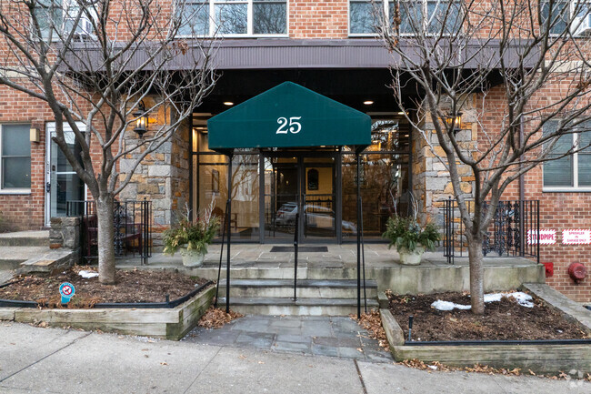 25 Franklin Ave - Franklin Towers
