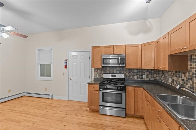 Building Photo - 51 N Champlain St