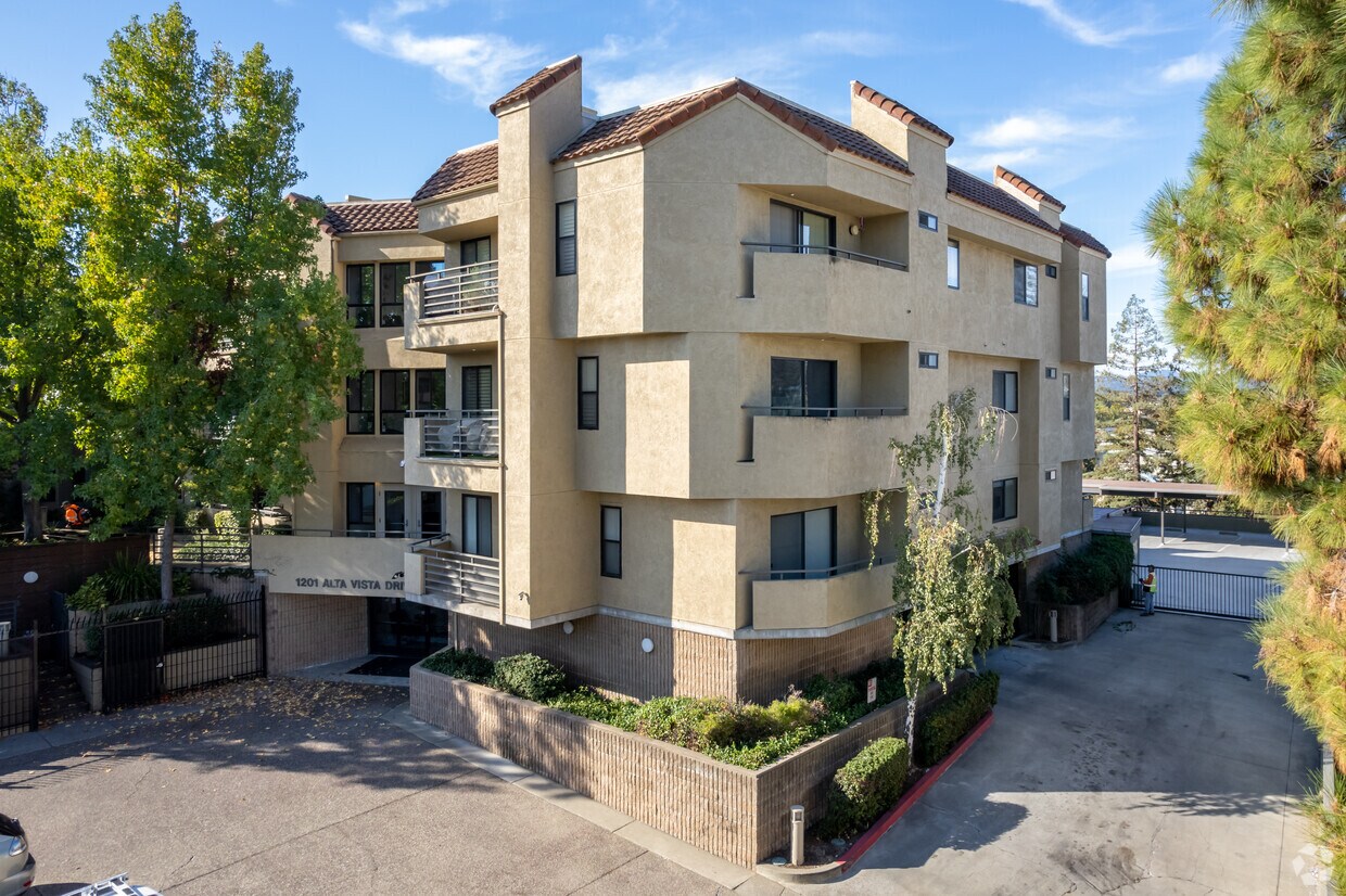 Foto principal - 1201 Alta Vista Dr