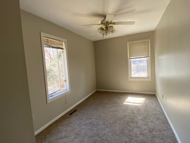 Building Photo - 1458 Almond Ave
