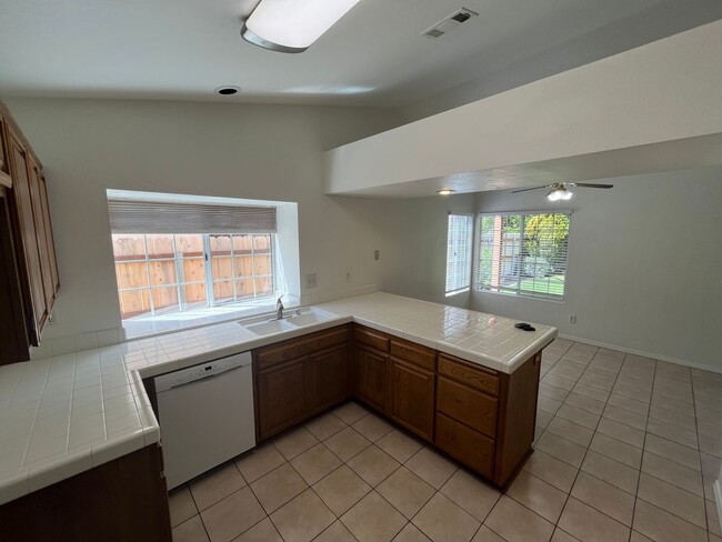 Foto del edificio - 4262 Harmony Lane