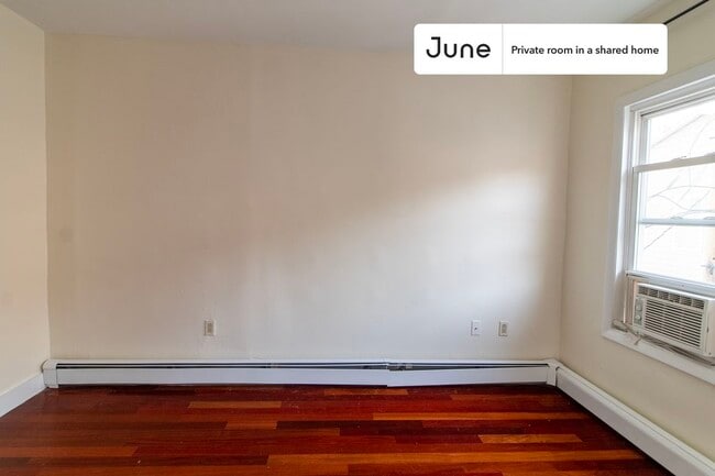 Photo - Private bedroom in 5 bed/2 bath Home