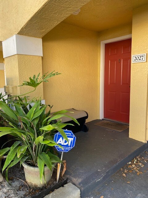 Building Photo - 2027 Legacy Palms Dr