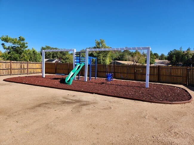 Foto del edificio - Stunning 3 bed / 2 bath Solar Home in Desi...