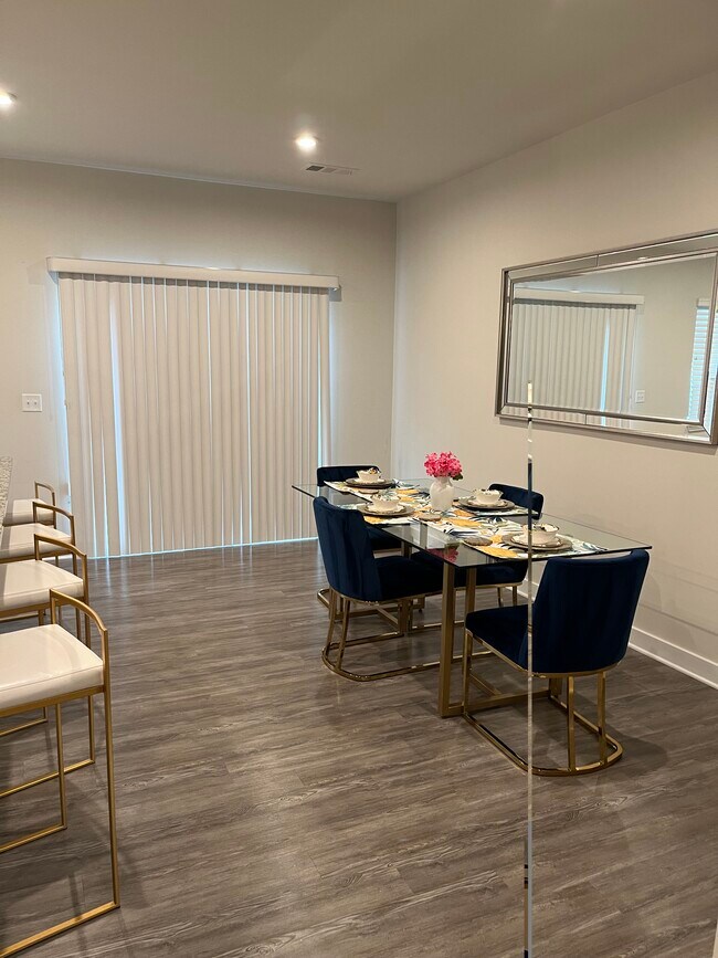 Building Photo - 4316 Summercrest Blvd